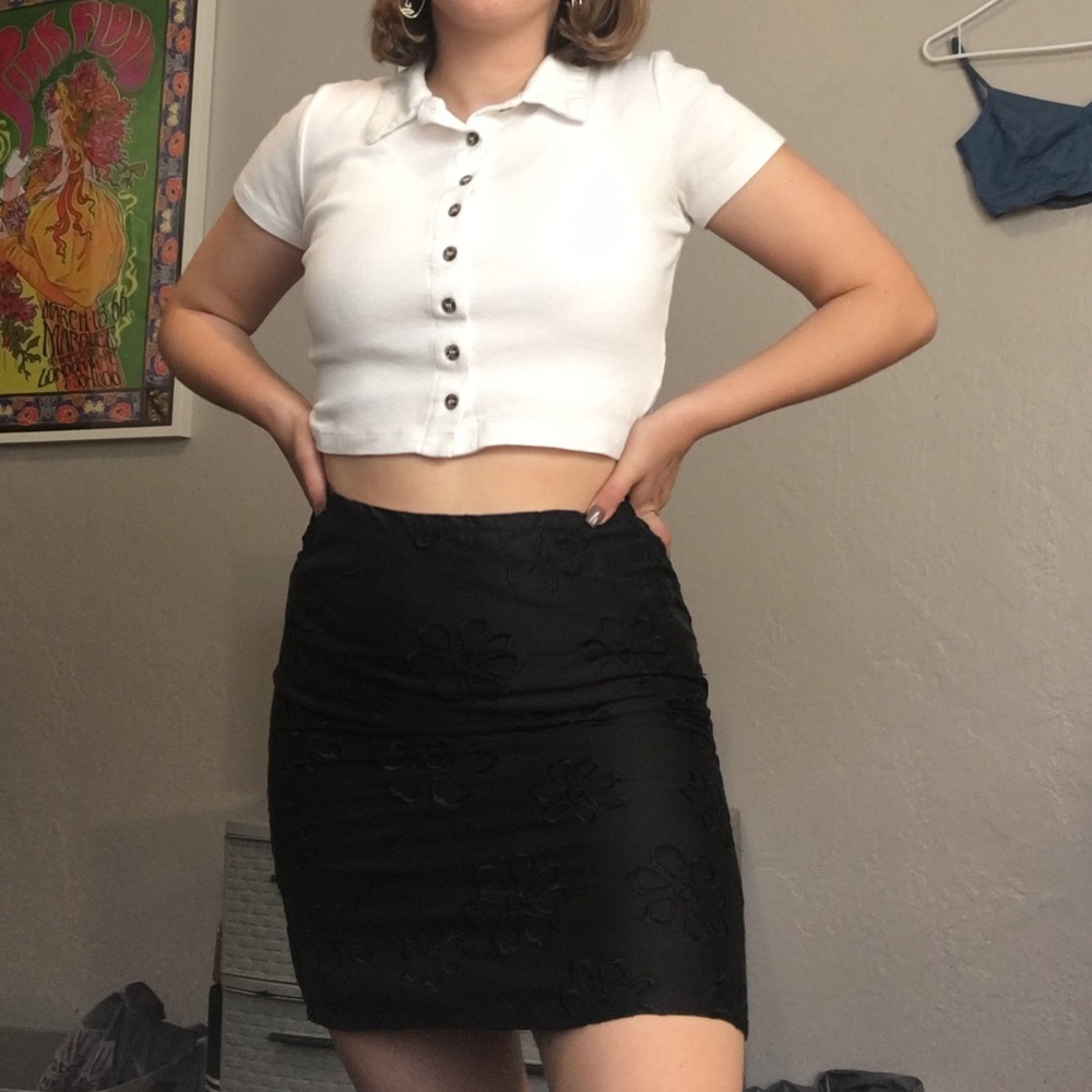 Black flower detailed mini skirt